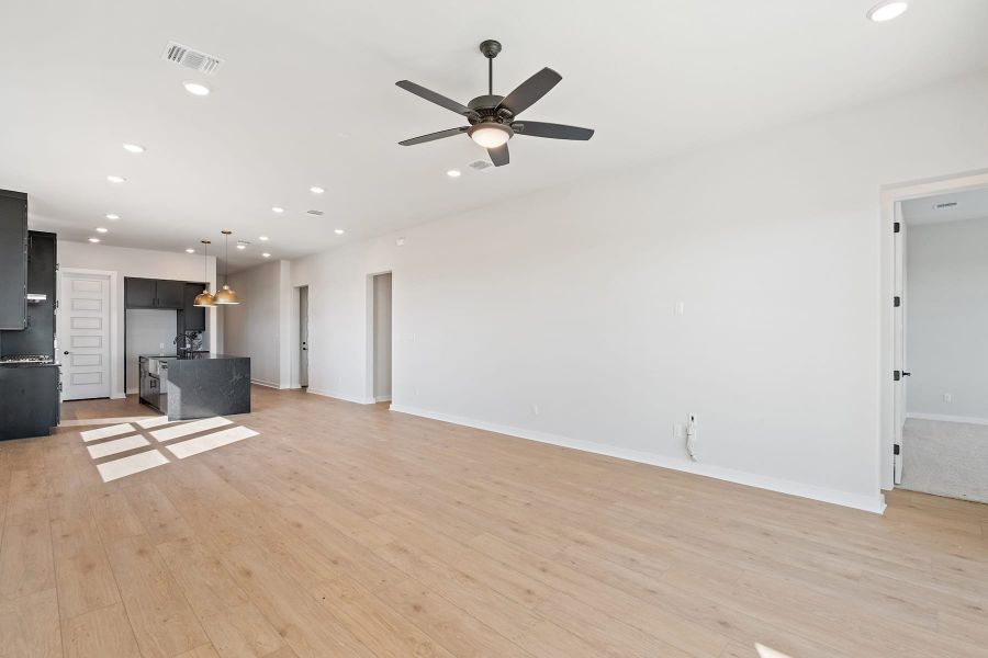 Spacious, unfurnished interior of a new home in Lariat, Liberty Hill (Image 18).