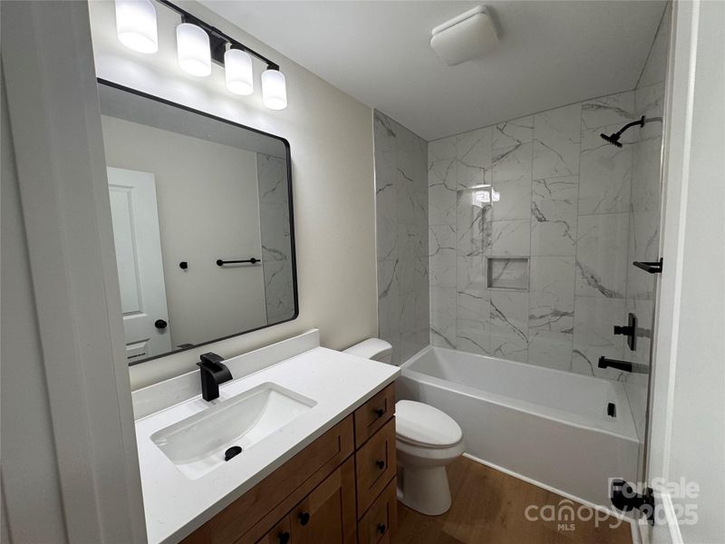 Secondary full bathroom