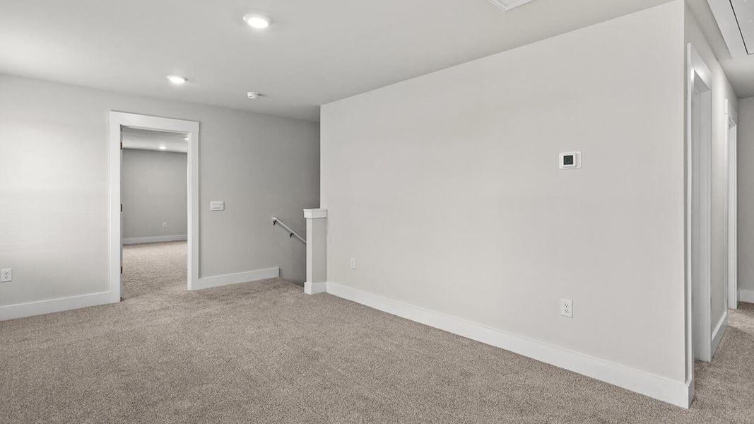 Spacious, unfurnished interior of a new home in Vineyard Trail, Jacksonville (Image 22).