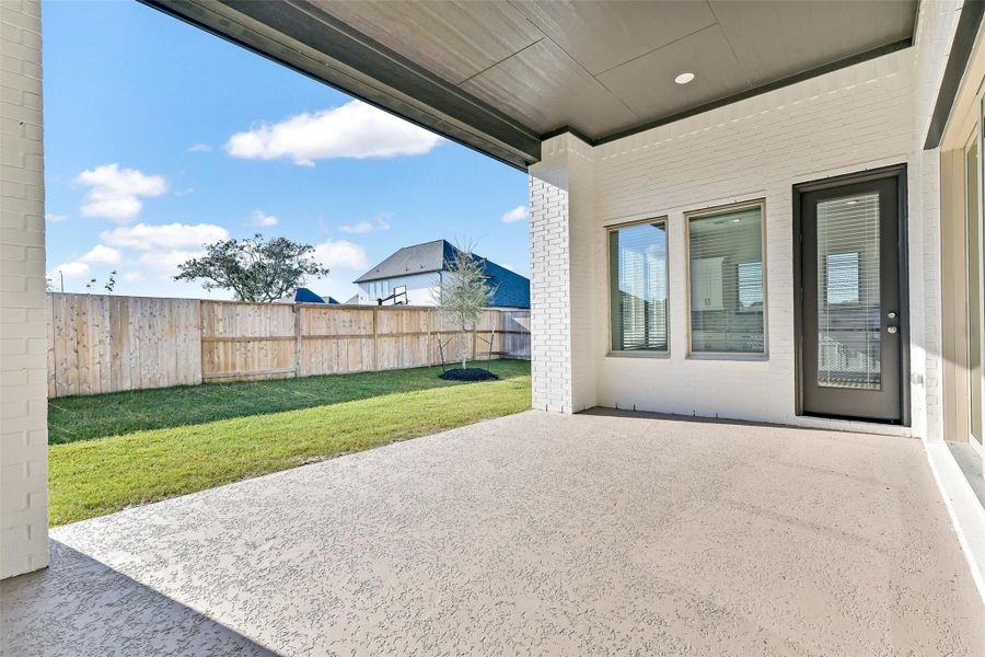 Exterior details and patio area of a home in , Manvel (Image 4).