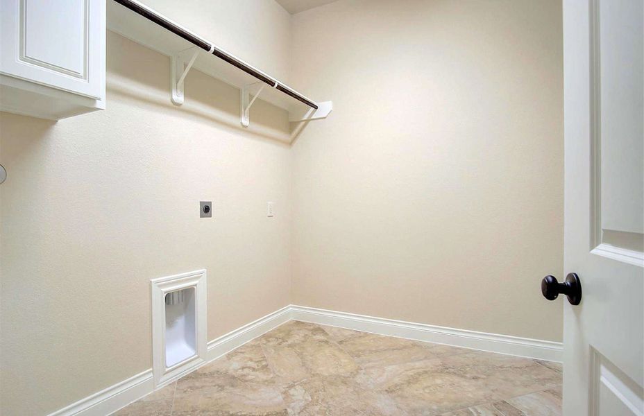 Representative unfurnished interior of a home built from the 3710 by Ravenna Homes in Artavia 70′, Conroe (Image 34).