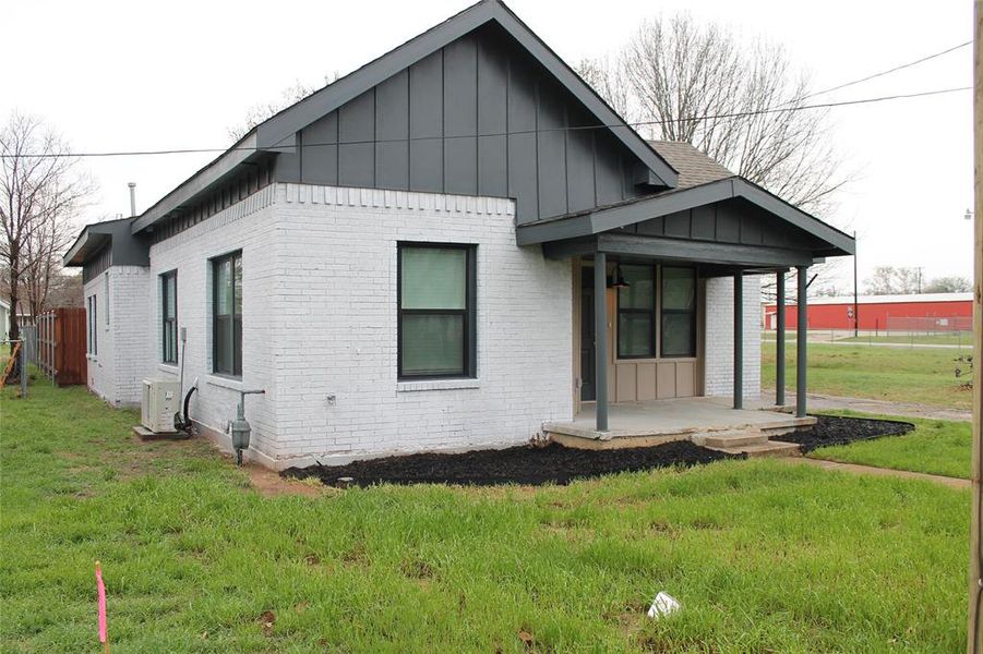 Exterior details and patio area of a home in , Alvord (Image 20).