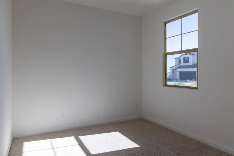 Spacious, unfurnished interior of a new home in Rancho Santa Rosa, Maricopa (Image 16).
