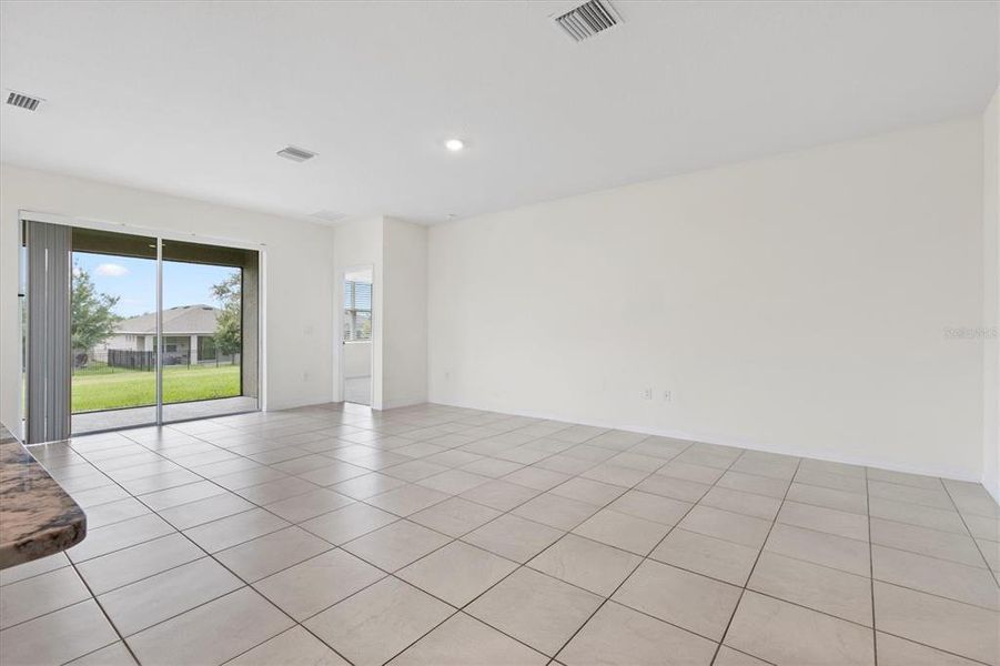 Spacious, unfurnished interior of a new home in Beaumont, Wildwood (Image 13).