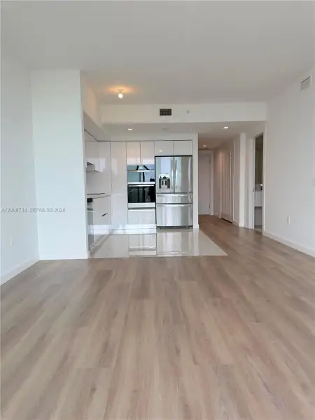 Spacious, unfurnished interior of a new home in , Hallandale Beach (Image 15).