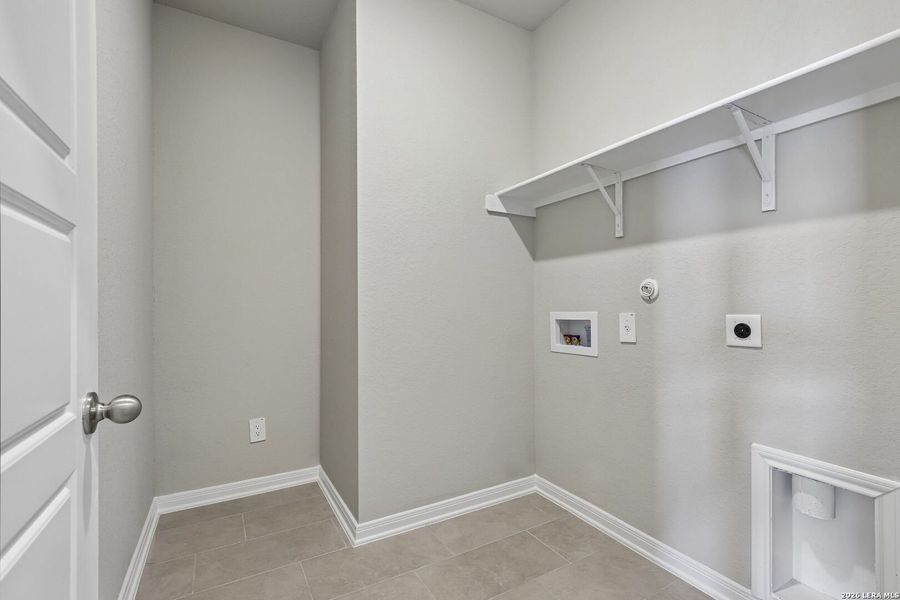 Spacious, unfurnished interior of a new home in Catalina, Converse (Image 41). Spacious, unfurnished interior of a new home in Catalina, Converse (Image 41).