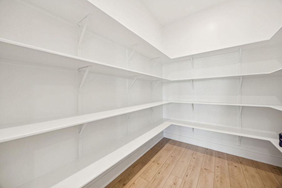 Spacious, unfurnished interior of a new home in Ryehill, Sugar Land (Image 20).