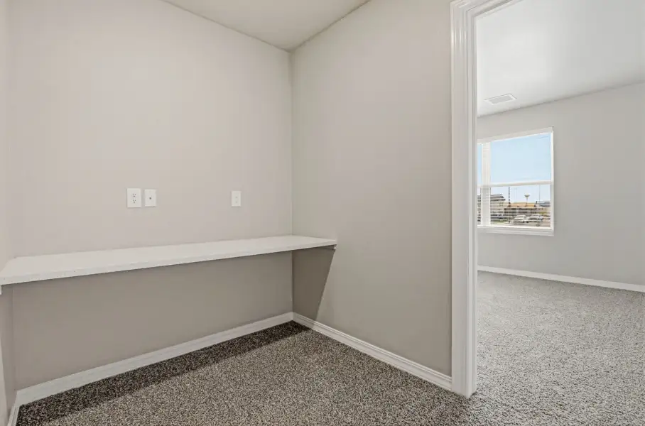 Spacious, unfurnished interior of a new home in Paseo del Este, El Paso (Image 39). Spacious, unfurnished interior of a new home in Paseo del Este, El Paso (Image 39).
