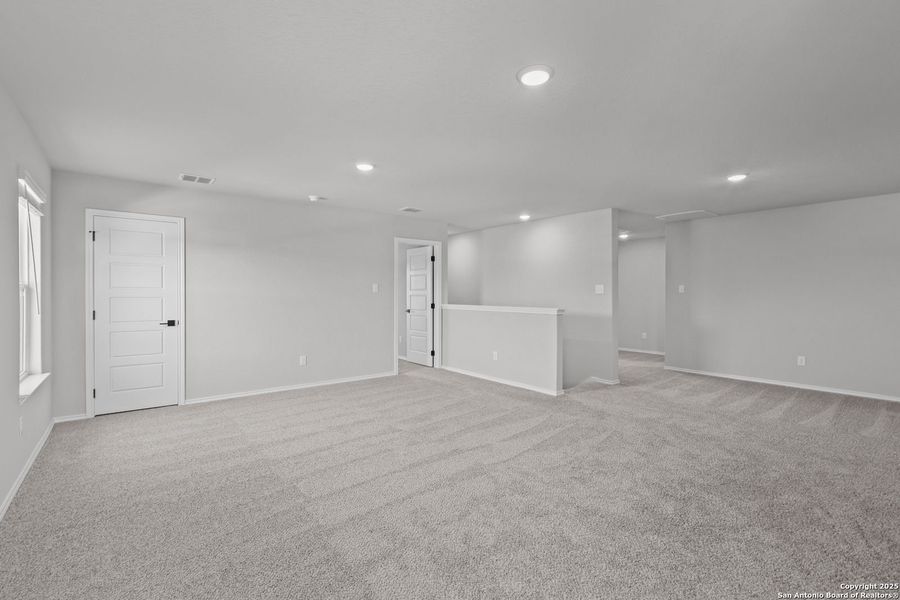 Spacious, unfurnished interior of a new home in Comanche Ridge, San Antonio (Image 61). Spacious, unfurnished interior of a new home in Comanche Ridge, San Antonio (Image 61).