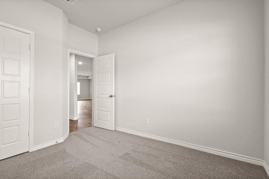 Spacious, unfurnished interior of a new home in Sycamore Landing, Fort Worth (Image 15). Spacious, unfurnished interior of a new home in Sycamore Landing, Fort Worth (Image 15).