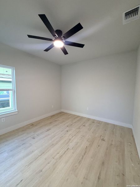 Spacious, unfurnished interior of a new home in , San Antonio (Image 8).