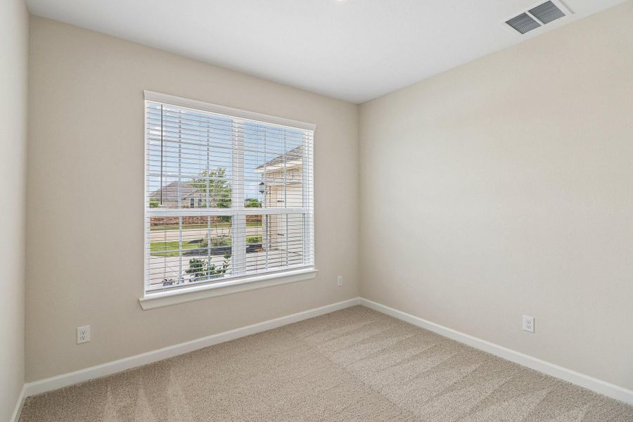 Spacious, unfurnished interior of a new home in Lago Mar, Texas City (Image 17).