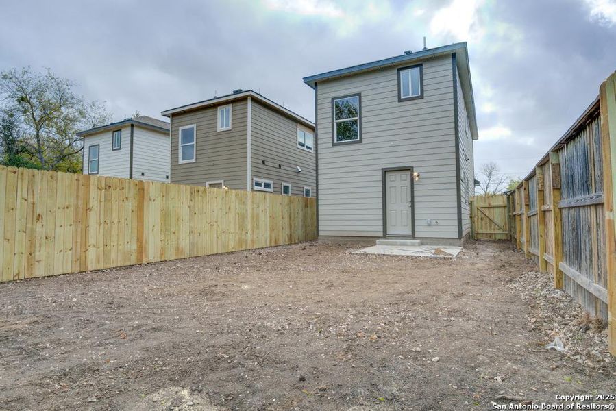 Exterior details and patio area of a home in , San Antonio (Image 4).