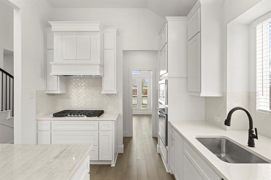 09. 732 Golden Galaxy - Kitchen (3)