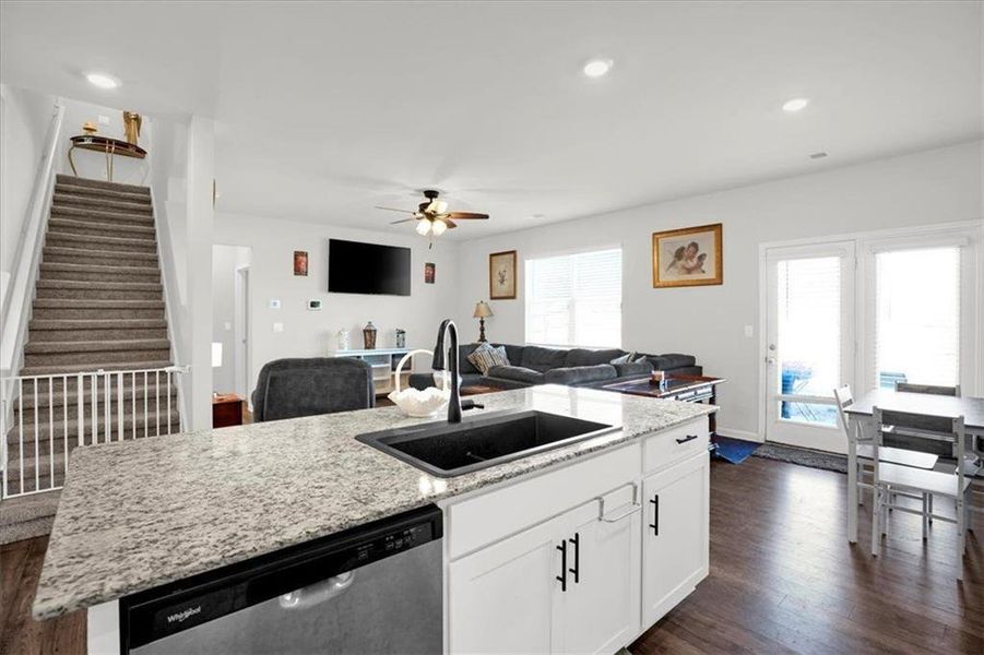 Furnished interior view inside a new home in , Dallas (Image 32).