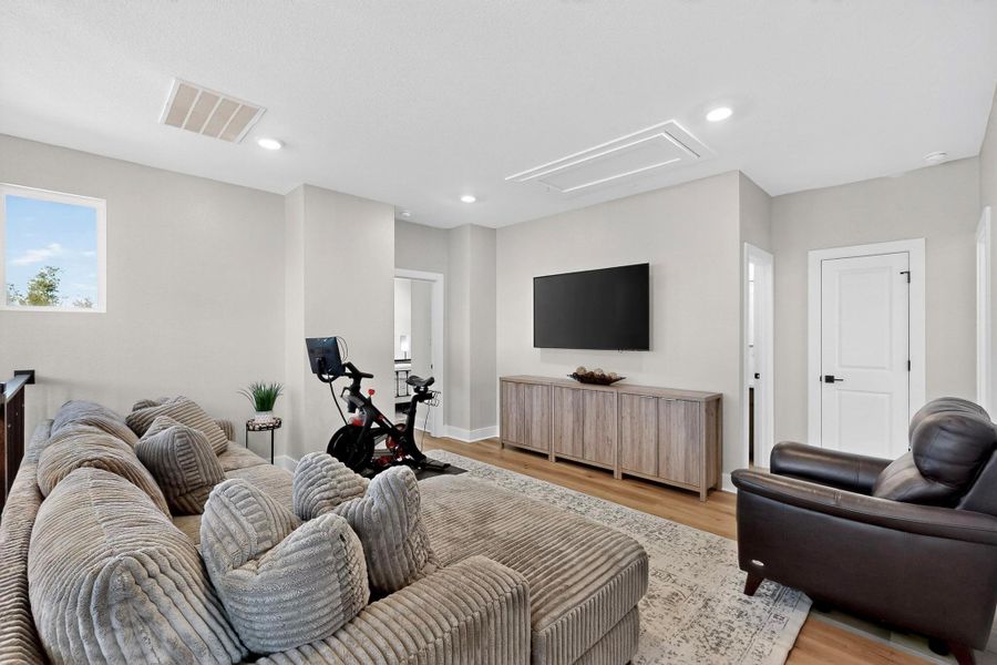 Bonus Living  on Upper