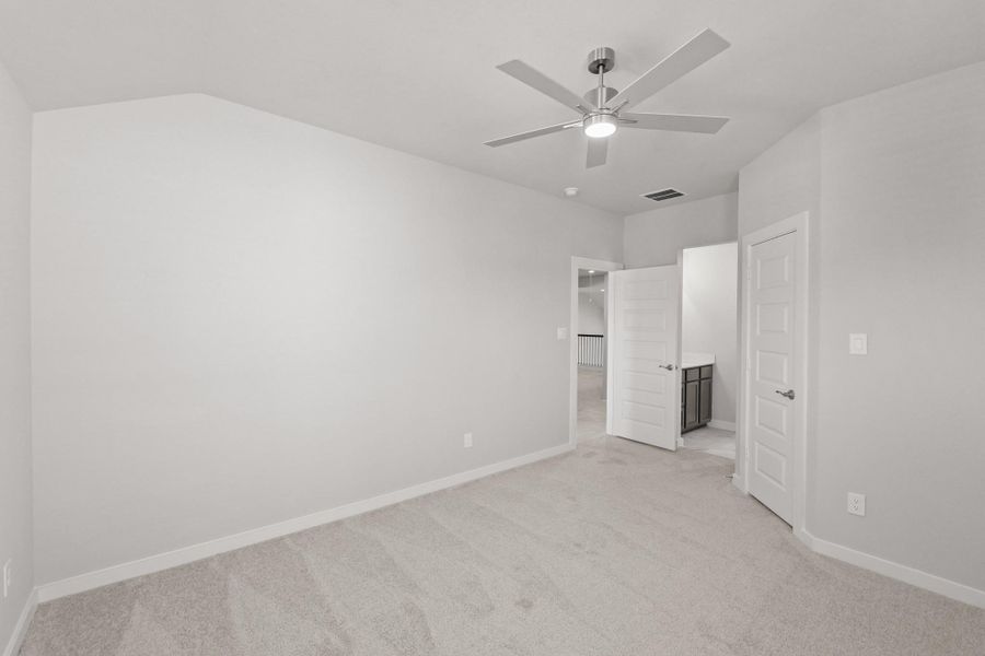 Spacious, unfurnished interior of a new home in Briarwood Crossing, Rosenberg (Image 32).