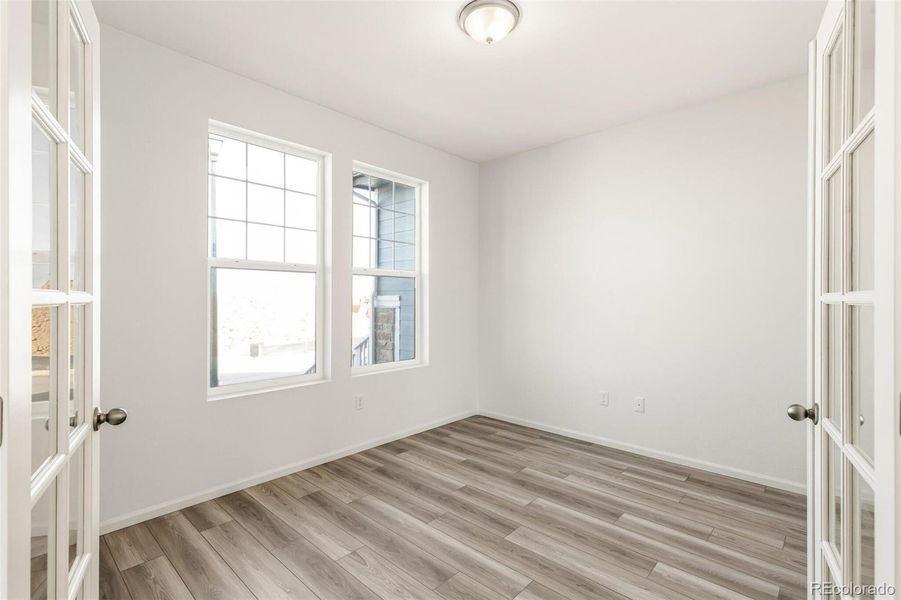 Spacious, unfurnished interior of a new home in Turnberry, Commerce City (Image 20).