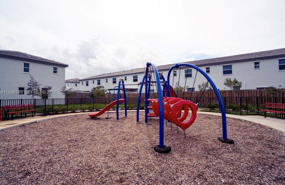 Community amenities in , Homestead (Image 33).