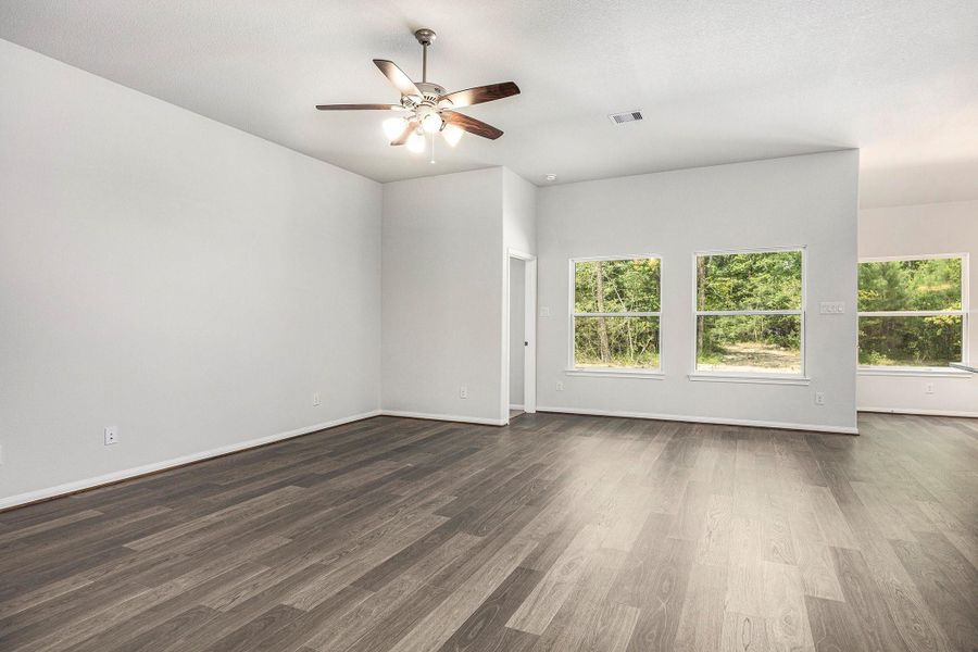 Spacious, unfurnished interior of a new home in Columbia Lakes, West Columbia (Image 21).