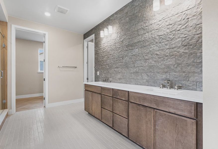 Homesite 230 Primary Bath - 11 of 17