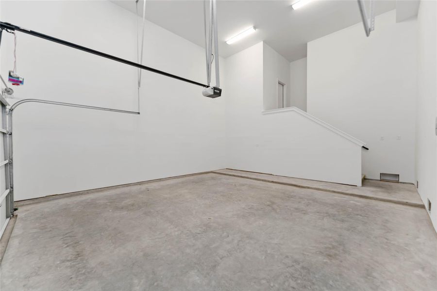 Spacious, unfurnished interior of a new home in , Houston (Image 21).