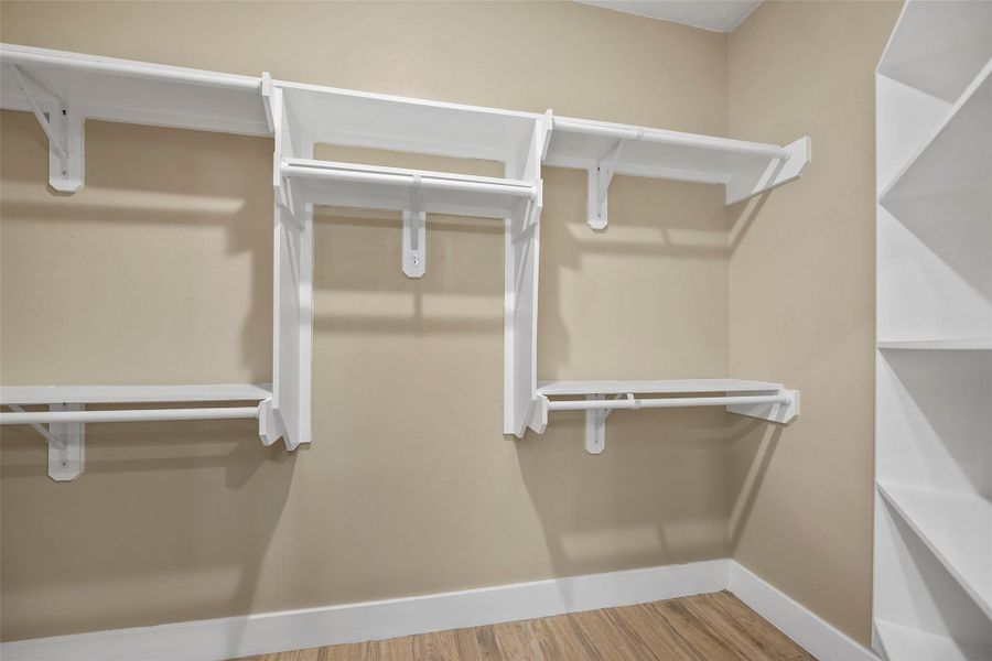 Spacious, unfurnished interior of a new home in , Hempstead (Image 28).