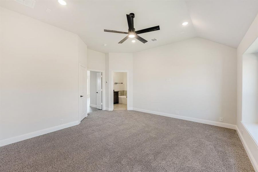 Spacious, unfurnished interior of a new home in Maplewood, Glenn Heights (Image 21).