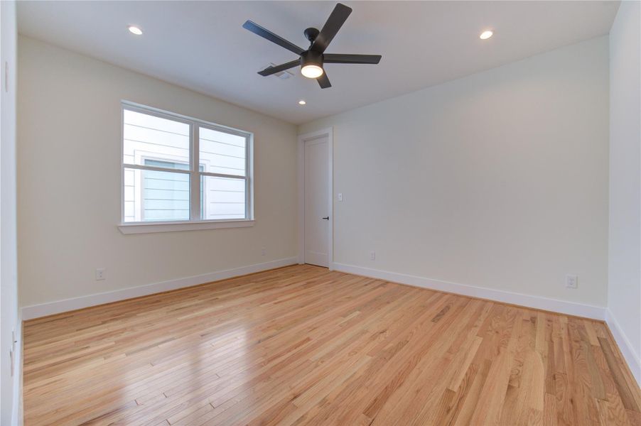 Spacious, unfurnished interior of a new home in , Houston (Image 20).