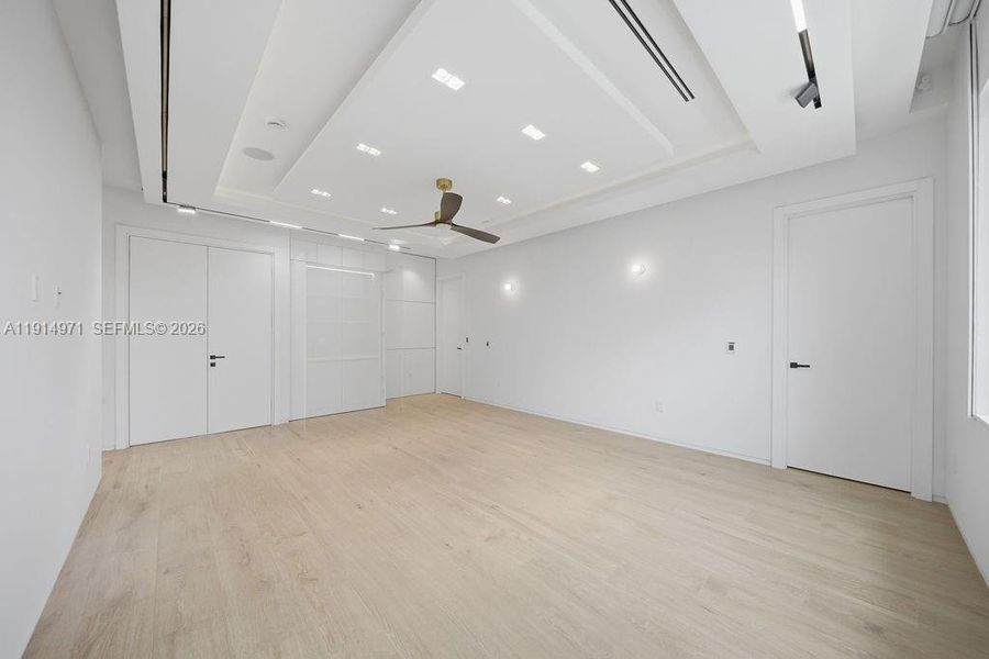 Spacious, unfurnished interior of a new home in , Fort Lauderdale (Image 66).