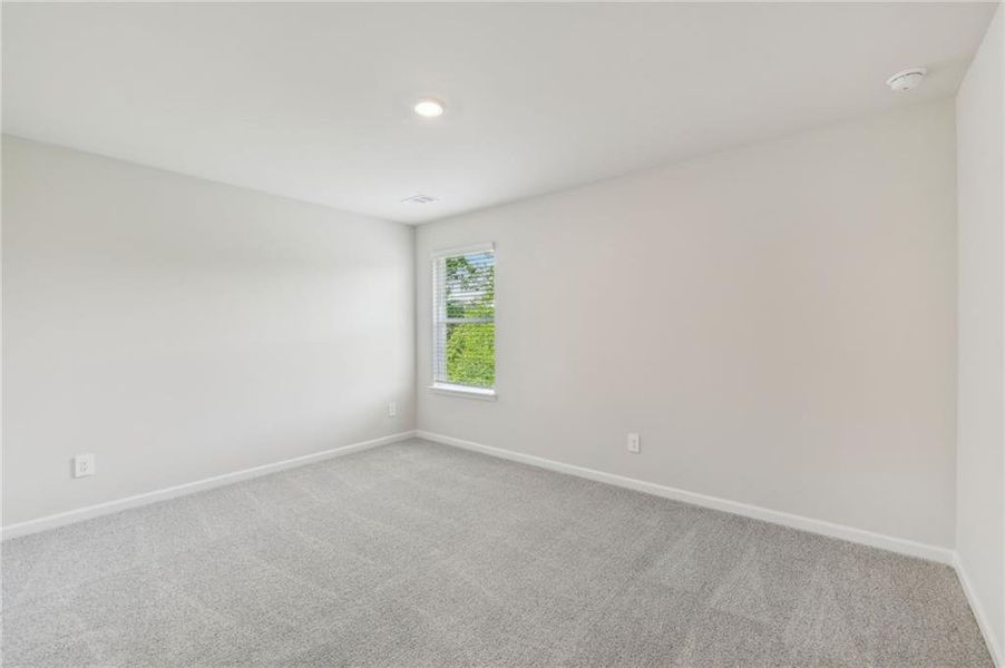Spacious, unfurnished interior of a new home in Ivey Township, Dallas (Image 31).