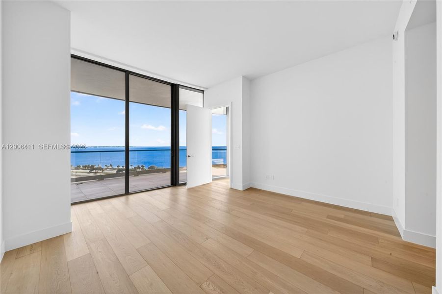Spacious, unfurnished interior of a new home in , Miami (Image 47).
