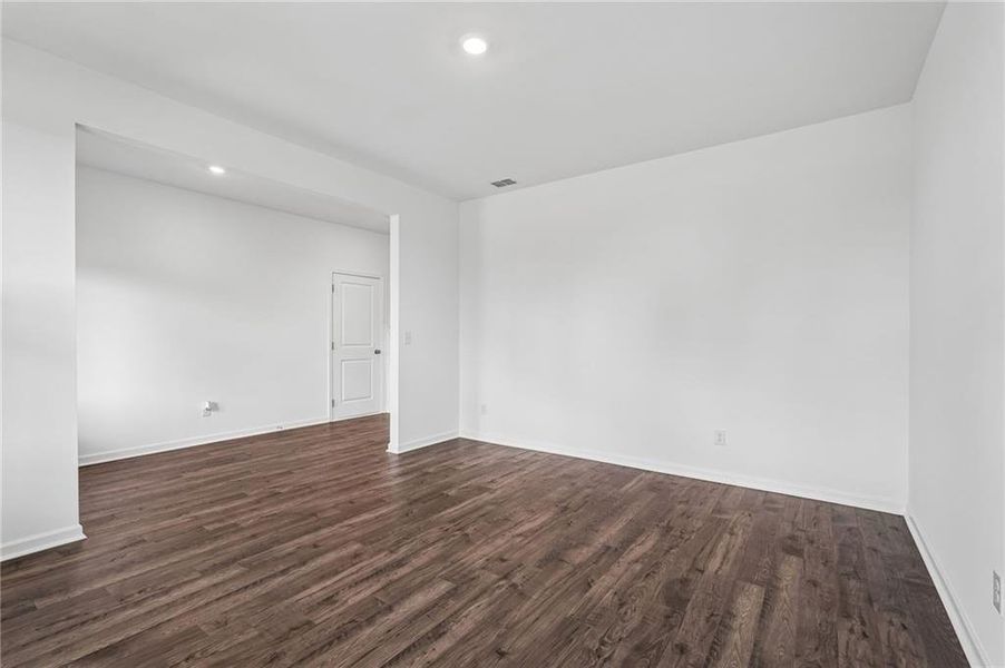 Spacious, unfurnished interior of a new home in Heritage River, Euharlee (Image 20). Spacious, unfurnished interior of a new home in Heritage River, Euharlee (Image 20).