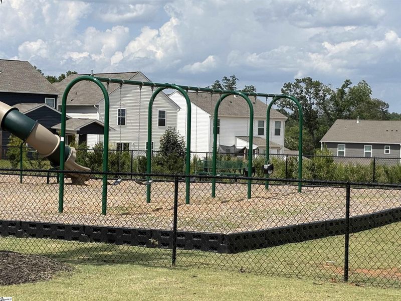 Community amenities in Hazelwood, Boiling Springs (Image 21).