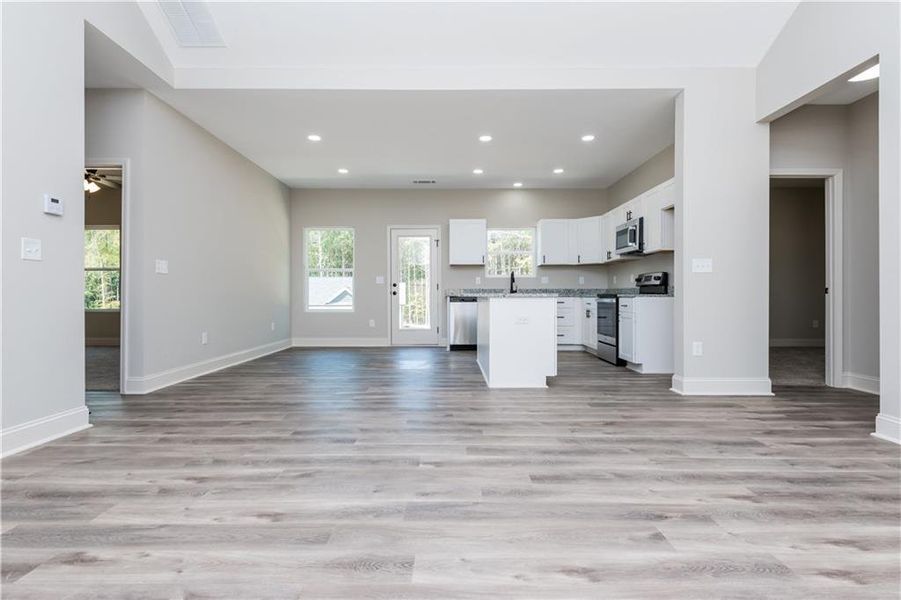 Spacious, unfurnished interior of a new home in , Villa Rica (Image 13).