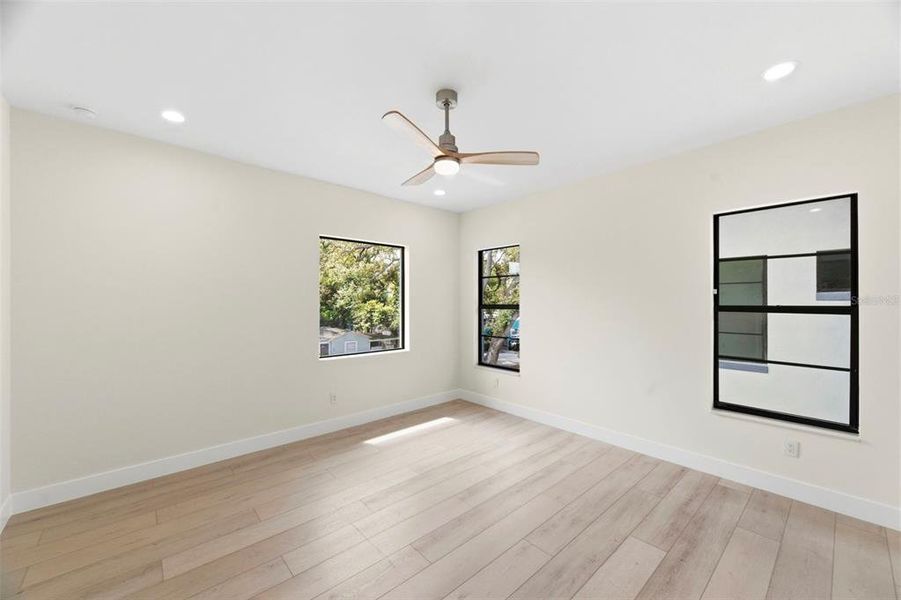 Spacious, unfurnished interior of a new home in , St. Petersburg (Image 43).