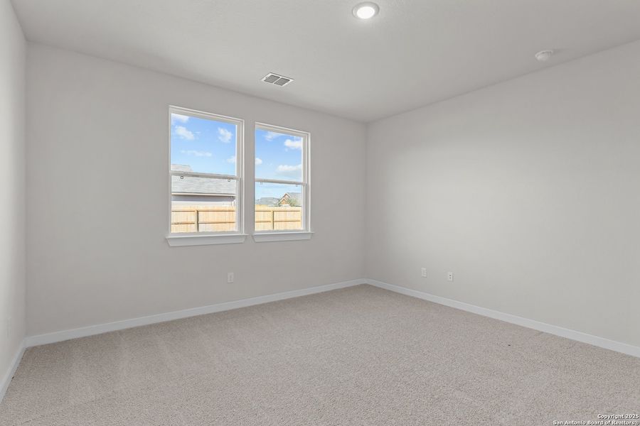 Spacious, unfurnished interior of a new home in Cinco Lakes, San Antonio (Image 23).