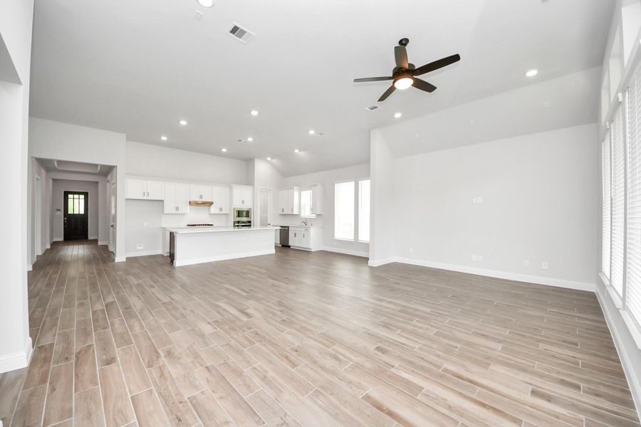 Spacious, unfurnished interior of a new home in Timber Hollow: Heritage Collection, Magnolia (Image 30).