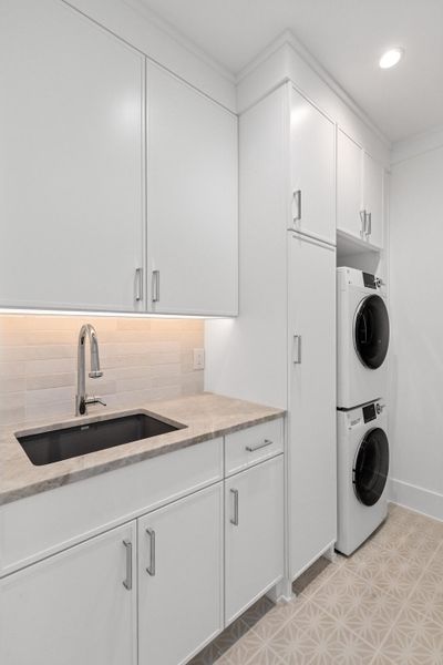 Furnished interior view inside a new home in , Charleston (Image 39).