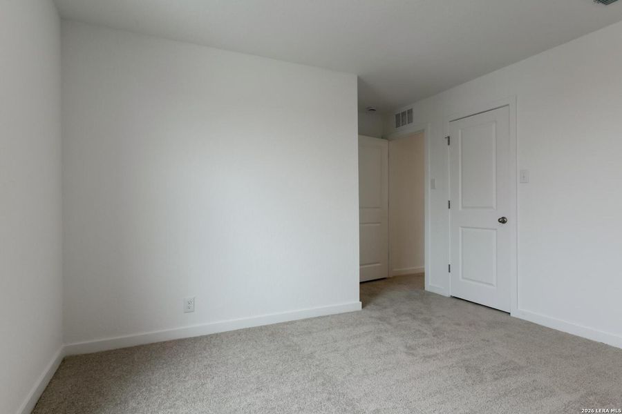 Spacious, unfurnished interior of a new home in Nopal Valley, San Antonio (Image 18).