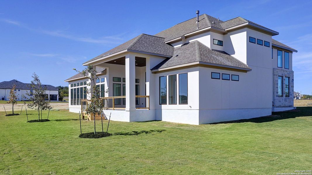 Exterior details and patio area of a home in George's Ranch Acre, Boerne (Image 26).