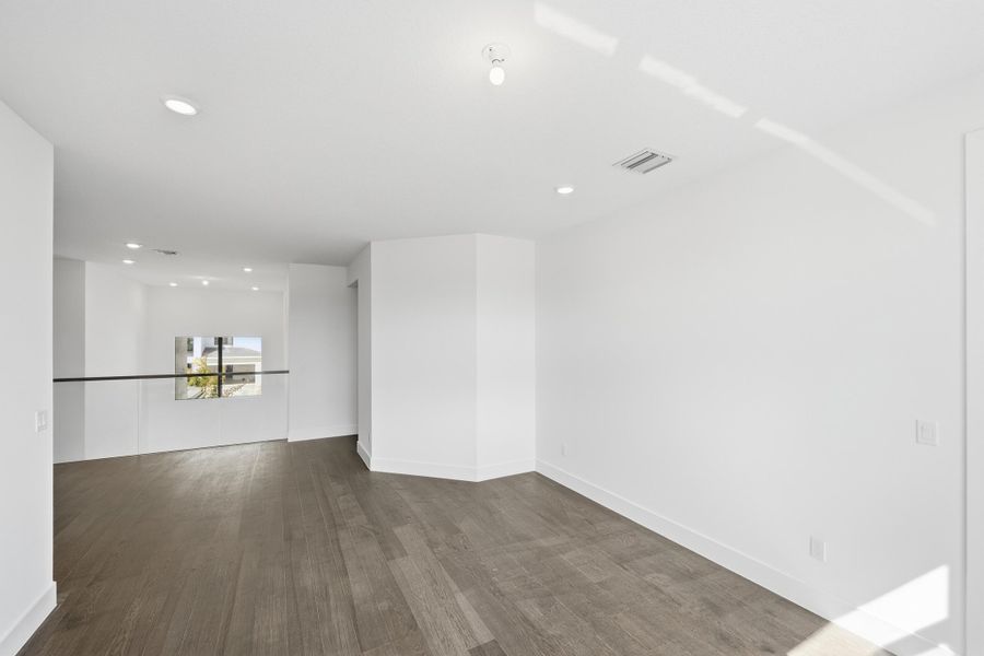 69-print-10140-royal-ascot-avenue