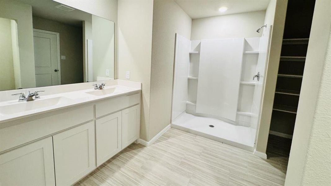 Furnished interior view inside a new home in Meadowbrook Estates, Cleburne (Image 6).