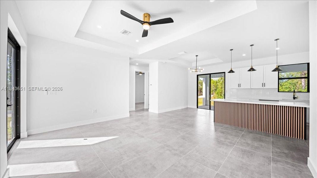 Spacious, unfurnished interior of a new home in , Cape Coral (Image 14).