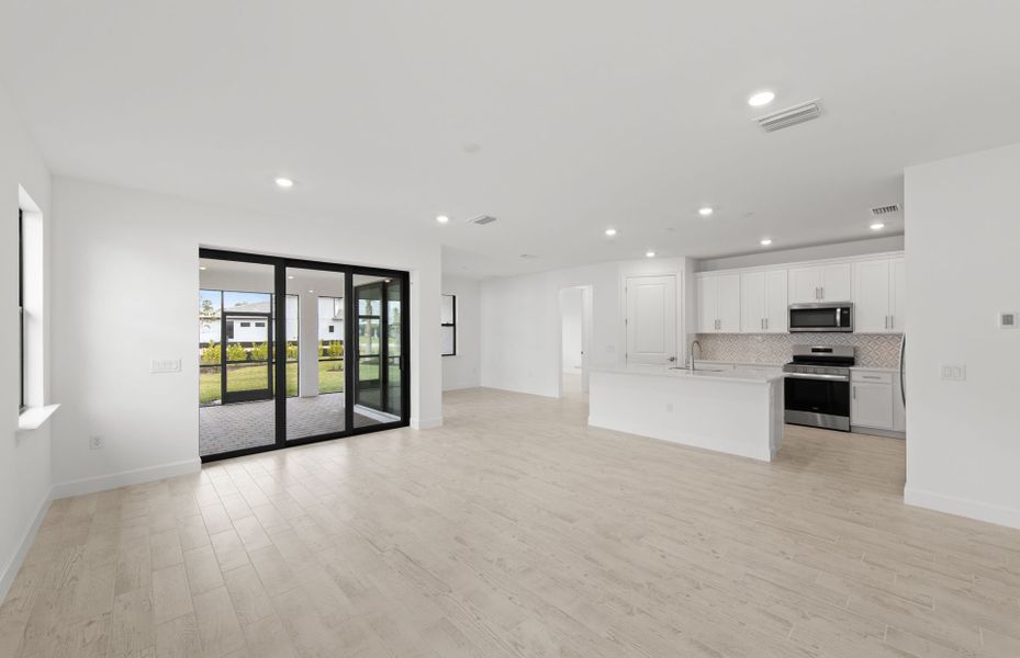 Spacious, unfurnished interior of a new home in Terreno, Naples (Image 23).