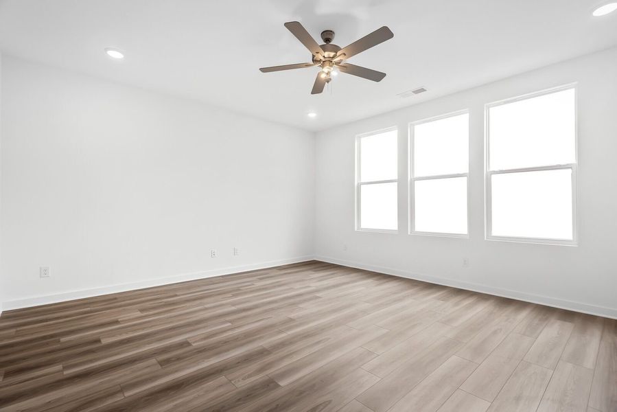 Spacious, unfurnished interior of a new home in Calista Farms, White House (Image 75).