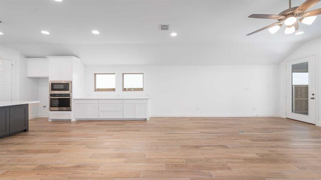 Spacious, unfurnished interior of a new home in Trinity Falls 50', McKinney (Image 25).