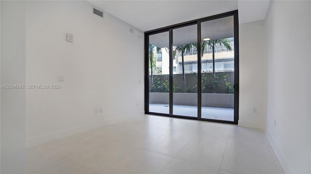 Spacious, unfurnished interior of a new home in , Miami (Image 32).