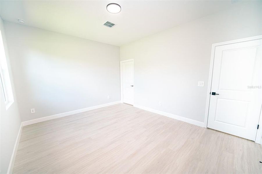 Spacious, unfurnished interior of a new home in , Kissimmee (Image 26).