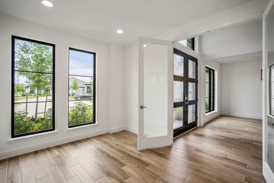 Spacious, unfurnished interior of a new home in Fulbrook on Fulshear Creek, Fulshear (Image 22).